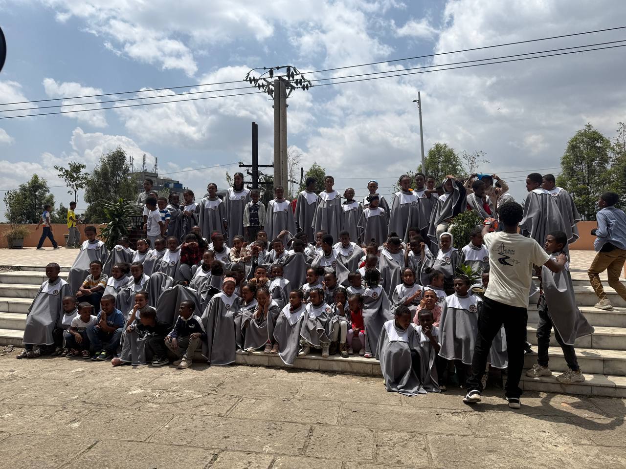 ልጆቻችን በወር አንድ ጊዜ ወደ ትልቁ ቤተክርስቲያን የአምልኮ ፕሮግራም ይካፈላሉ